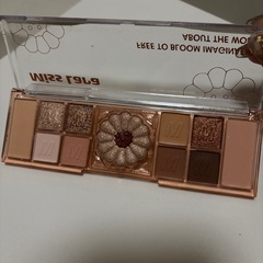 アイシャドウパレットの画像