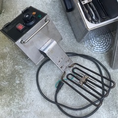 電気フライヤー2槽式4L  中古　一部部品損失、変形あり　の画像