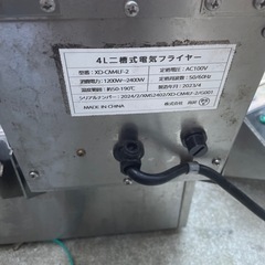 電気フライヤー2槽式4L  中古　一部部品損失、変形あり　の画像