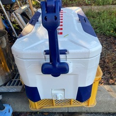 シマノ　クーラーボックス35L スペーザライト　キャスター付きの画像
