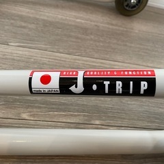 J・TRIPリアスタンドの画像