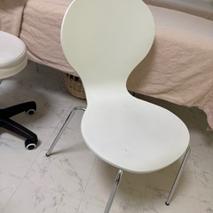 エステベッド、スツールイス、イス譲ります。セット限定。。の画像