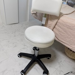 エステベッド、スツールイス、イス譲ります。セット限定。。の画像