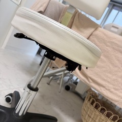 エステベッド、スツールイス、イス譲ります。セット限定。。の画像