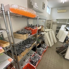 業務用　店舗什器　陳列棚　大量　の画像