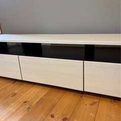 テレビボードの画像