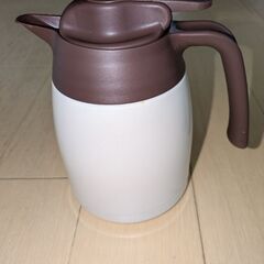 THERMOS保温ポット約1リットル入ります。の画像