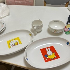 ミッフィーの食器類9点の画像