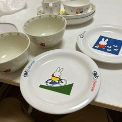 ミッフィーの食器類9点の画像