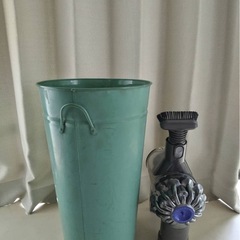 ゴミ箱、傘立て、バケツの画像