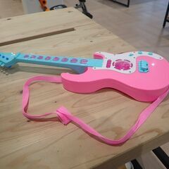 おもちゃのギターの画像