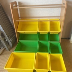 おもちゃ収納棚の画像