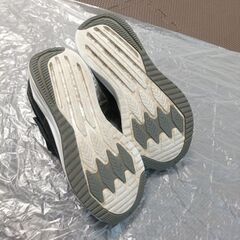 ニューバランス　ブラック スニーカー メッシュ素材　22cmの画像