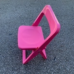 プラスチック製　椅子の画像