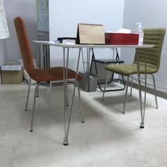 ホワイトテーブル＆チェア２脚の画像