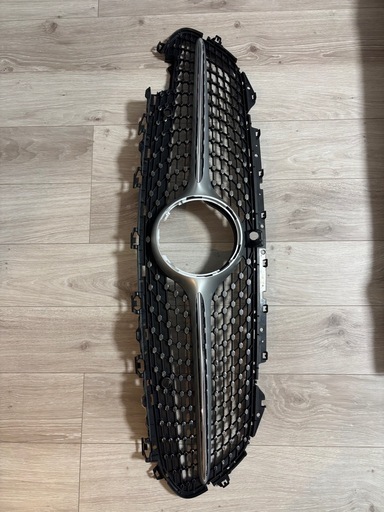 メルセデスベンツ　CLS220dフロントグリル