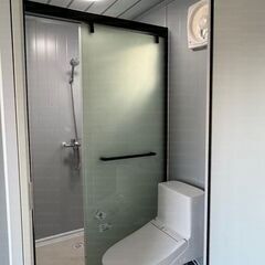 仮設住宅、プレハブ住宅、店舗、仮設ハウス、プレハブハウス、現場事務所、受付室はカスタマイズ可能です。トイレとシャワーもございますの画像