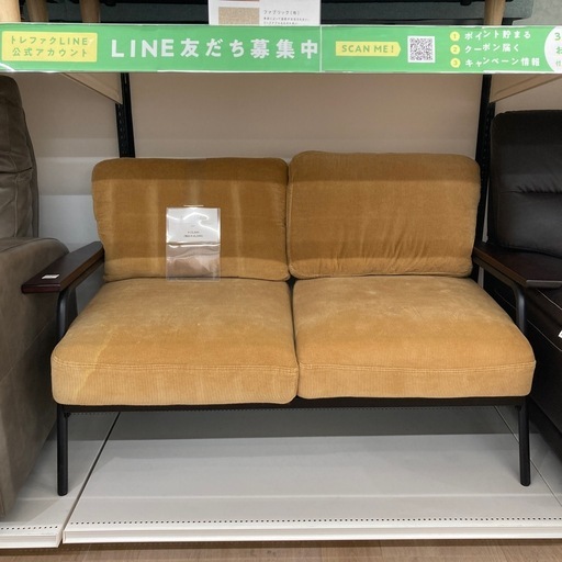 ベージュ×ブラウンの2人掛けソファーのご紹介です！