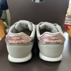 ニューバランススニーカーの画像