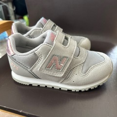 ニューバランススニーカーの画像