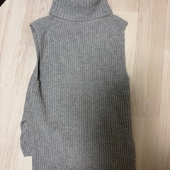 UNIQLO ニット　ベスト　未使用の画像
