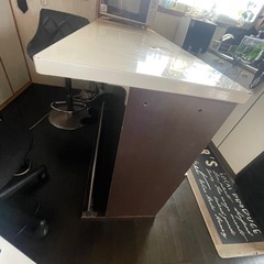 カウンターテーブルの画像