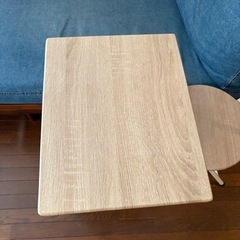 折りたたみ椅子、机セットの画像