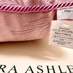 ローラアシュレイ　クッション淡いピンク　　新品未箱入使用の画像