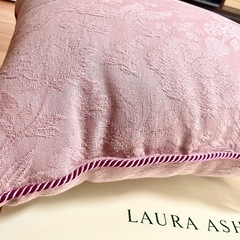 ローラアシュレイ　クッション淡いピンク　　新品未箱入使用の画像