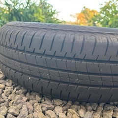 美品23年製バリ溝アルミ付き165/70R14の画像