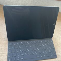 iPad Air 第3世代 64GB + Smart keyboard(Apple純正) セットの画像