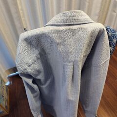 椅子の背もたれに引っ掛けて使うハンガーの画像