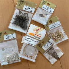 ビーズ、金具、パーツ系　大量セットの画像
