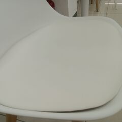 ★リユースのサカイ日立店★HJ7970  椅子 ホワイト H81.5×D55×W47 クリーニング済み の画像