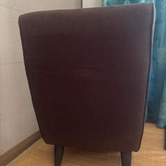茶色のローソファの画像