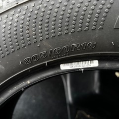 スノータイヤ 205 60 16 4本あります の画像