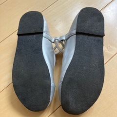 美品　フォーマルシューズ　キッズ　18㎝ 黒　リボン付き　シルバーの画像