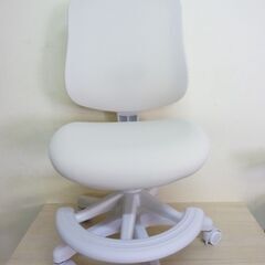 2-4　未使用/新品　廃盤カラー品　学習椅子 長く使える多機能 着座ロックON/OFF ウレタン 子供 小学生 キャスター付き 背もたれ調節 足置き 高さ調節 かわいい の画像