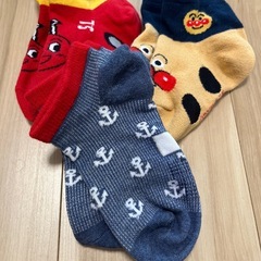 アンパンマンなど靴下　３足　15〜20㎝の画像