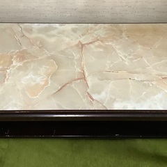 大理石柄のセンターテーブルの画像