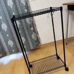 机＆収納ラックの画像