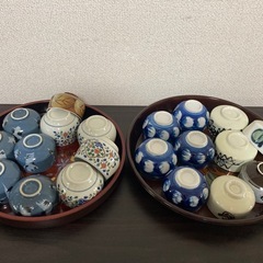 昭和レトロ　湯呑み×20 お盆×2 カゴ付きの画像