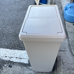 【ゴミ箱】【30L】クリーニング済み【管理番号10710】野の画像