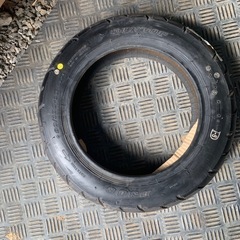ダンロップ80/100-10新古タイヤの画像