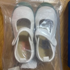 新品未使用　瞬足　上履きセット　オマケ付き　早いもん勝ちの画像