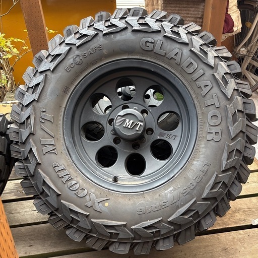 デリカd5 マッドタイヤ　純正ホイール215/85R16 自家塗装 デリカd5 マッドタイヤ 純正ホイール215/85R16 自家塗装