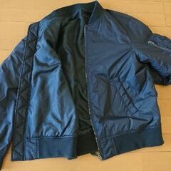 ユニクロ　ジャンパー　黒　サイズMの画像