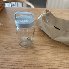 容器とティッシュケースの画像