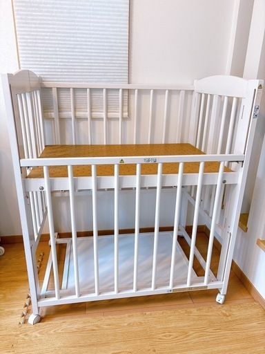 スリーピーの折り畳みベビーベッド