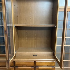 昭和タイプの食器棚の画像